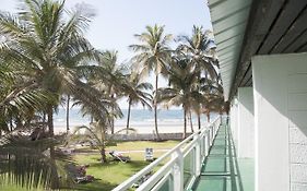 Bungalow Beach Hotel  3*